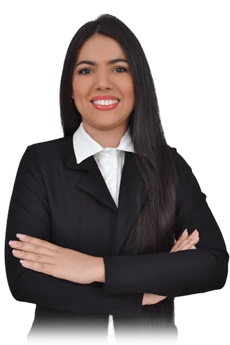 Paula, del equipo de English Coach, con traje ejecutivo